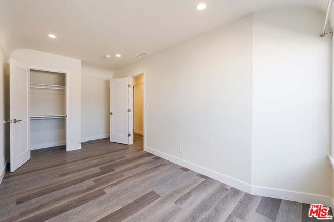 Building Photo - 1628 W 80th St