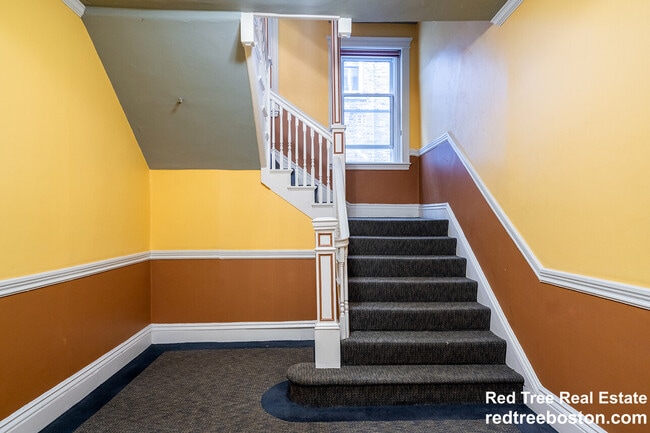 Building Photo - 98 Queensberry St