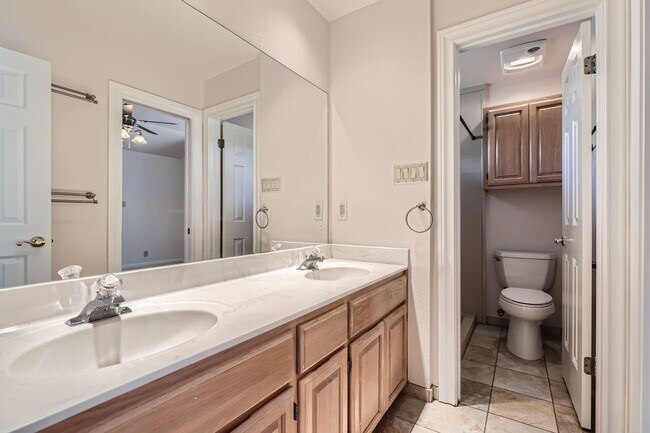 Building Photo - Beautiful 4-bedroom, 3-bath home in the de...