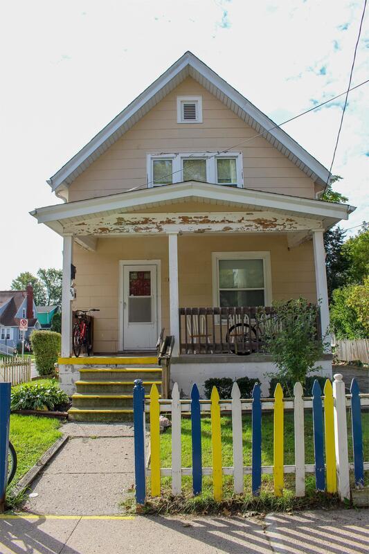 Building Photo - 822 Dewey Ave