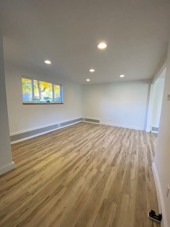 Building Photo - 107
