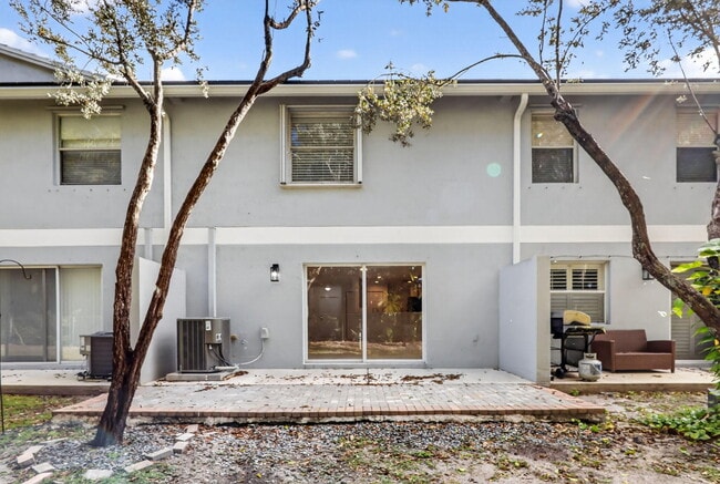 Building Photo - 16218 Sierra Palms Dr