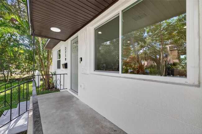 Building Photo - 2710 Boca Ciega Dr N