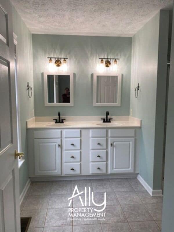 Building Photo - 35 Hardwood Rd