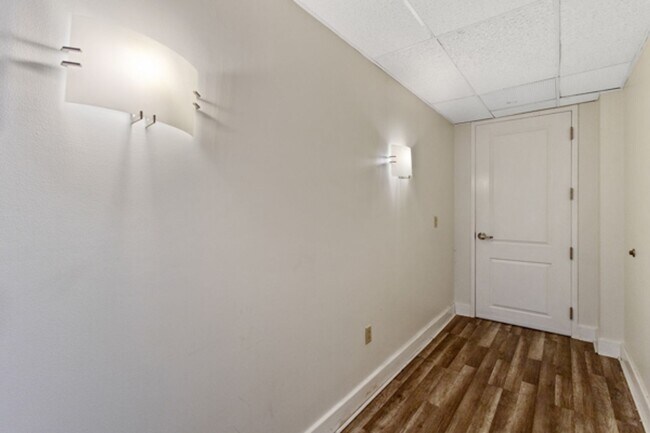 Building Photo - 115 E Jefferson St