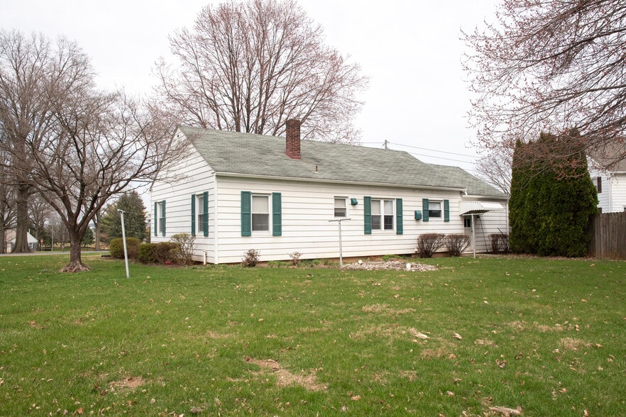 Building Photo - 1349 Lititz Rd