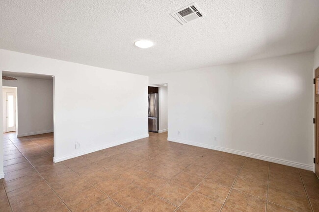 Building Photo - Charming South Scottsdale Ranch  home new ...