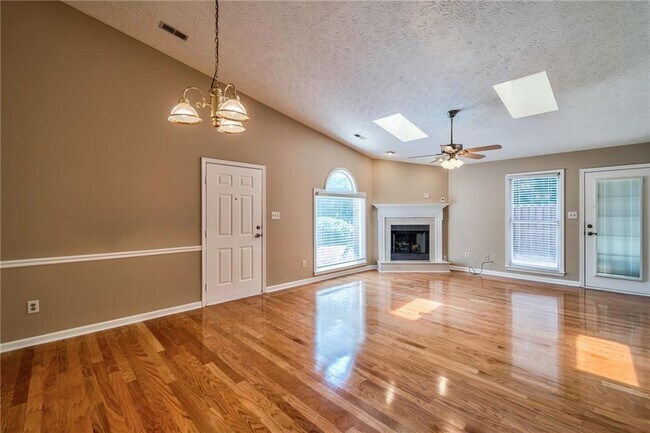 Building Photo - 215 Arbor Wy