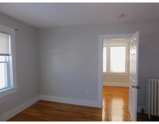 Building Photo - 483 Newport Ave
