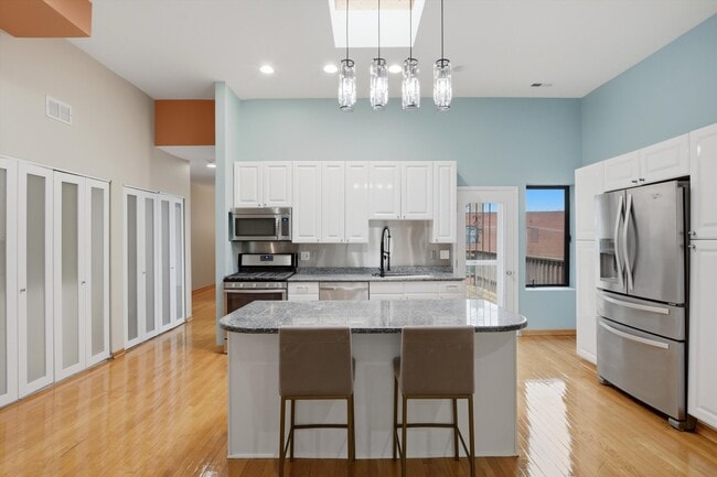 Building Photo - 7308 S Ridgeland Ave