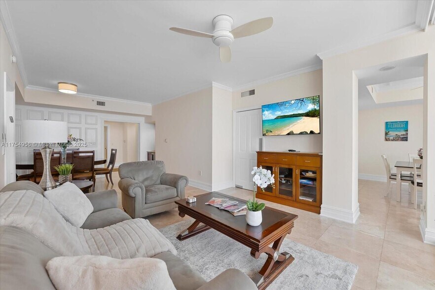 Building Photo - 17875 Collins Ave