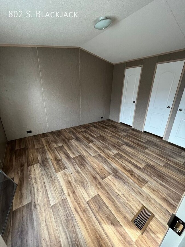 Building Photo - 802 S. Blackjack-