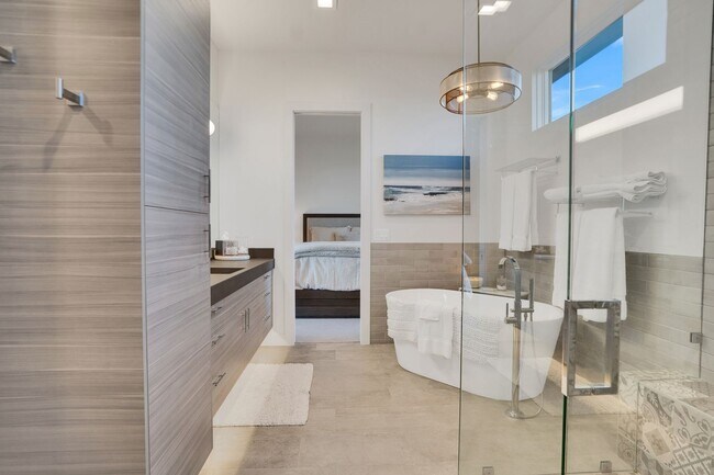 Building Photo - Contemporary Fully Furnished Four Bed Four Bath Masterpiece in Tetherow