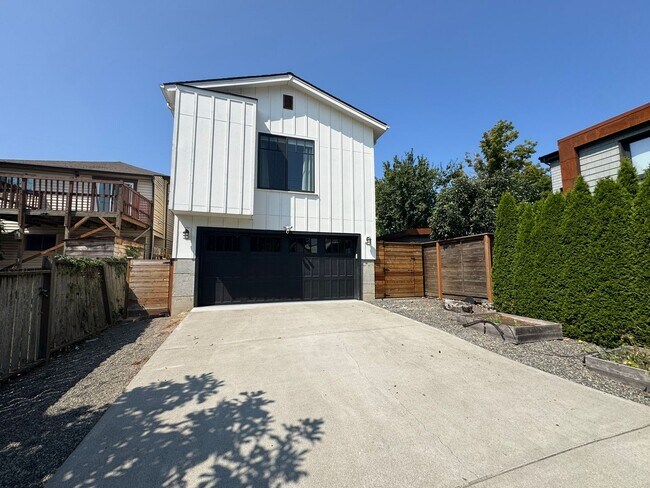Building Photo - 418 20th Ave