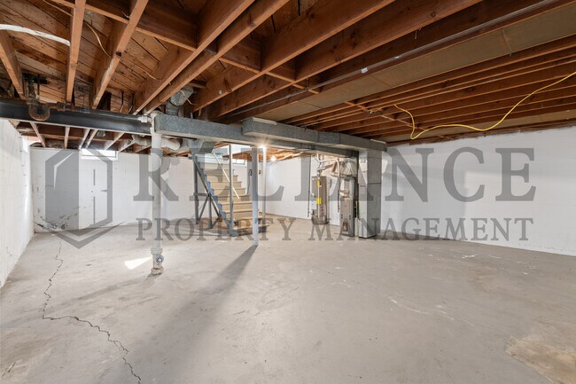 Building Photo - 2042 S Pinecrest St