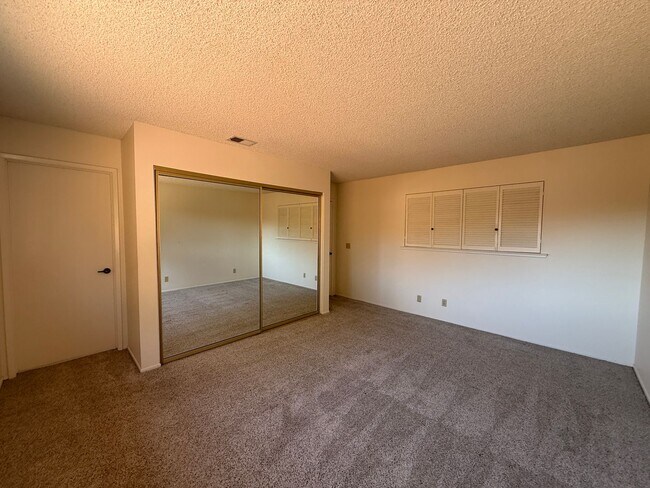 Building Photo - Beautiful Two Story Orcutt Town Home in th...
