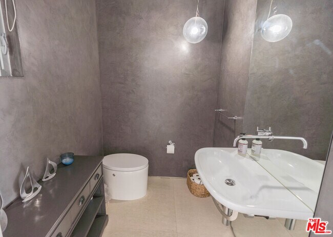 Building Photo - 27102 Malibu Cove Colony Dr