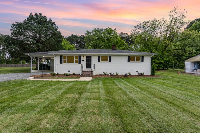 Building Photo - 2205 Carver St