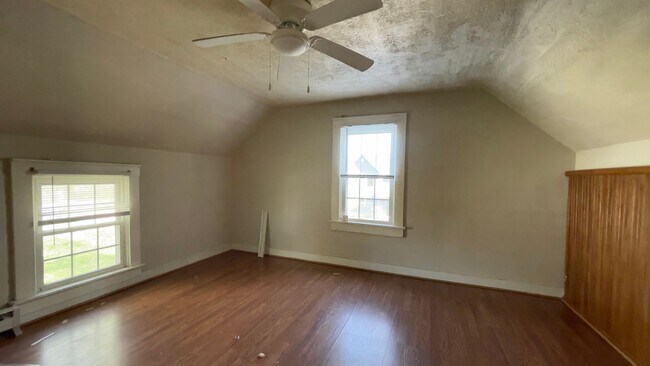 Building Photo - BATTLEGROUND... Historic 3 Bedroom 1 Bath House