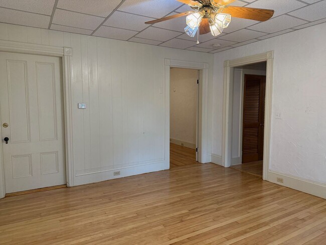 Building Photo - Westbrook-66 Stroudwater St. #1:  1 BR+off...