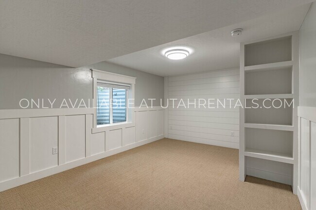 Building Photo - 4143 N Fairfield Dr
