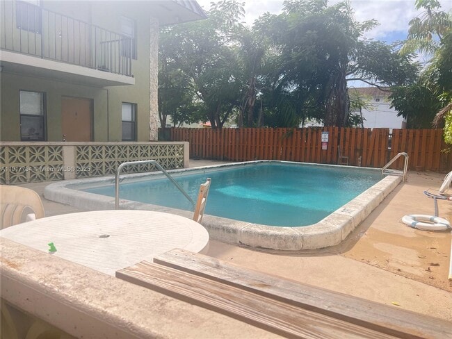 Building Photo - 116 NE 9th St