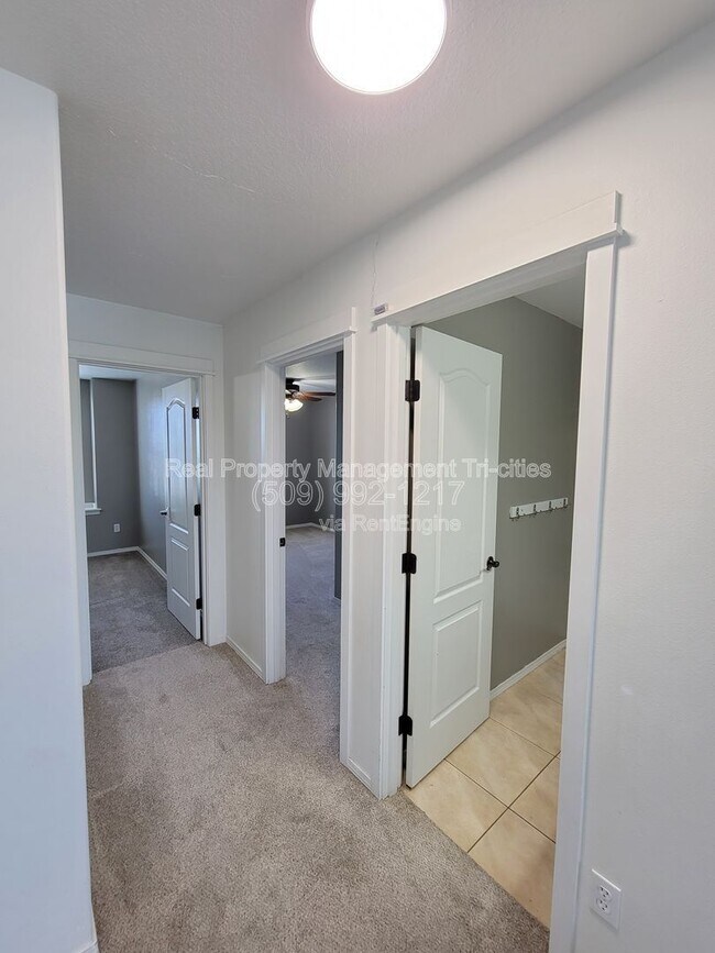 Building Photo - 5017 Laredo Dr