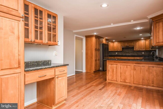 Building Photo - 9627 Locust Hill Dr