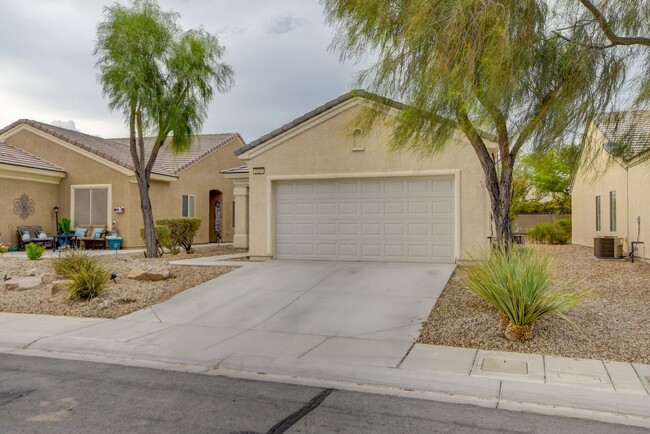 Building Photo - Charming 3 Bed 2 Bath Single Story Home in...