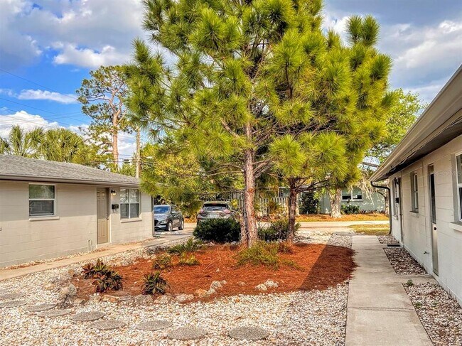 Primary Photo - 5850 Colonial Dr