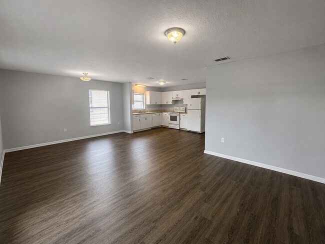Building Photo - 38621 Rose Ln