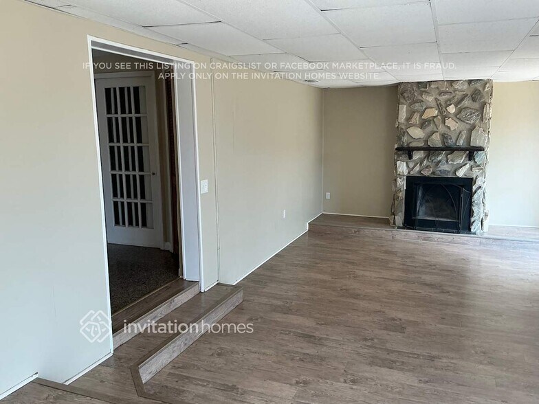 Building Photo - 2209 Curtis Dr S