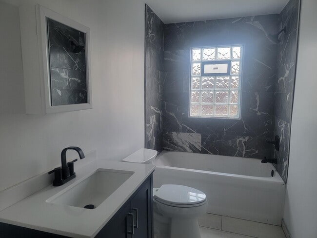 Building Photo - 1038 S Ohio Ave