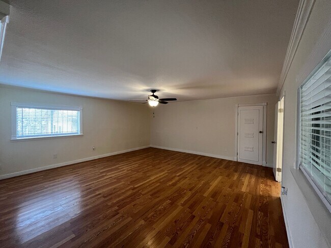 Building Photo - 3309 Mahan Dr