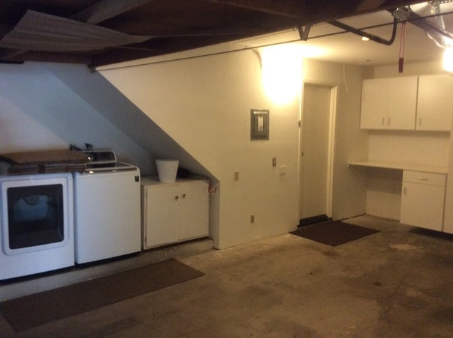 Washer/dryer in garage - 824 16th St