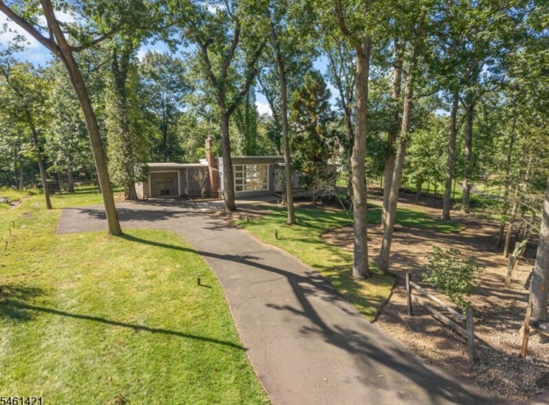Building Photo - 879 Vosseller Ave