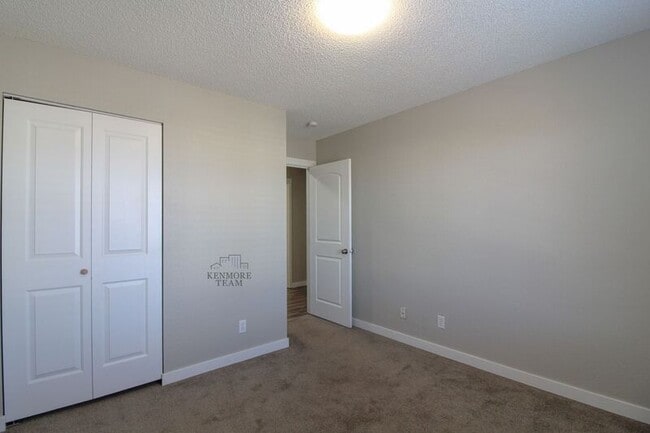 Building Photo - 6809 W Kennewick Ave