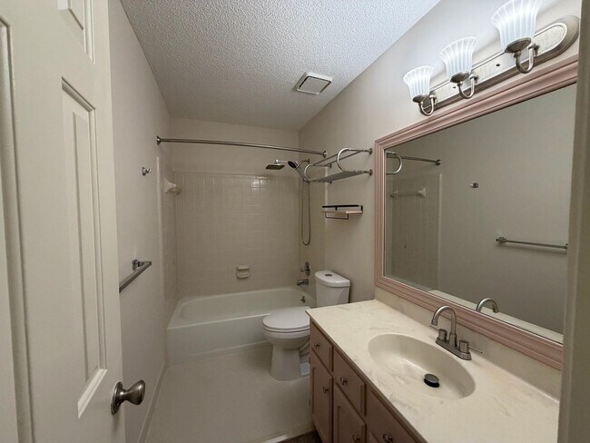 Building Photo - 2910 Foster Dale Cove