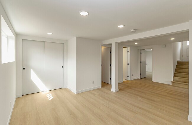 Building Photo - 5655 31st Ave SW