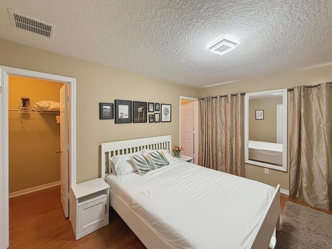 Building Photo - 1302 S Beach Cir