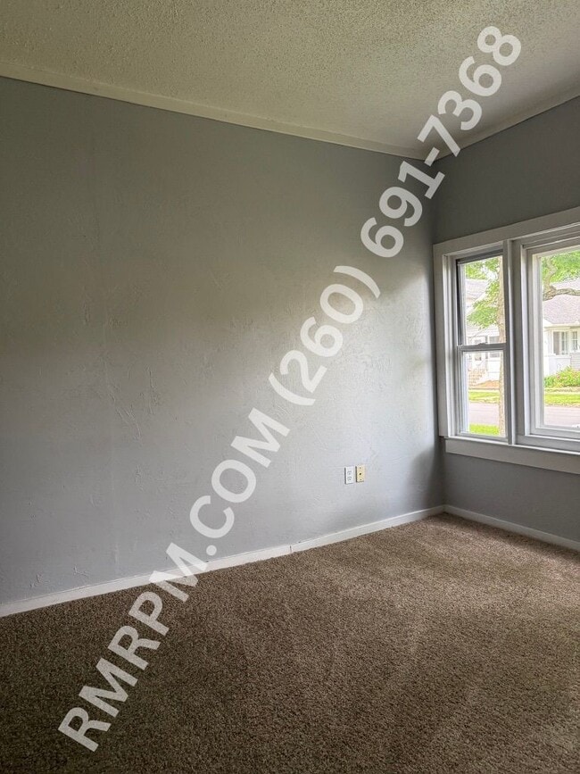 Building Photo - 641 Byron St