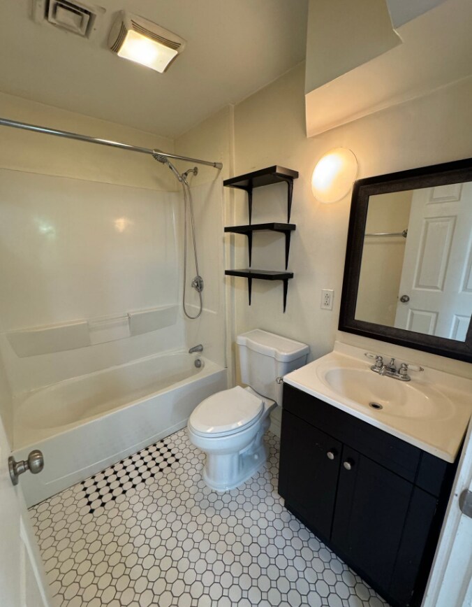 Building Photo - 10 Cheever Ct