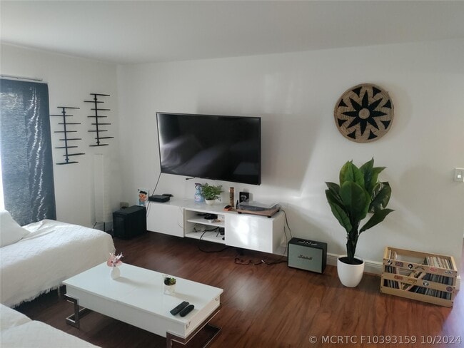 Building Photo - 2852 Carambola Cir S