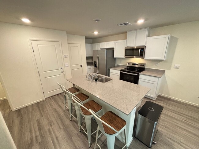 Building Photo - Gorgeous 3Bed/2.5Bath/2Car Townhome located in Southwest Las Vegas- Make the Move for Less: $300 ...