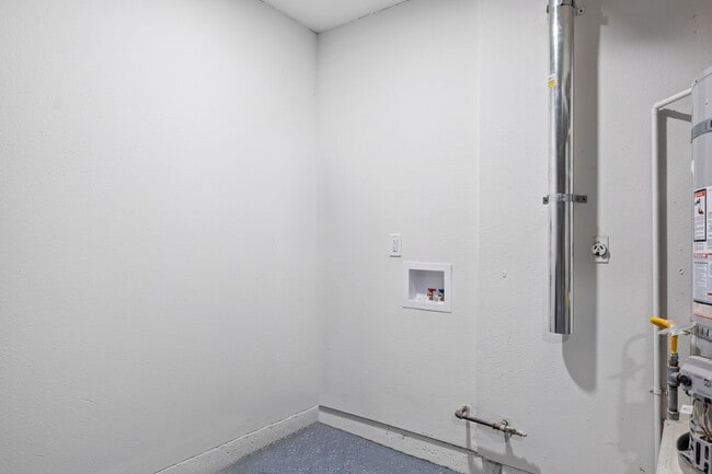 Building Photo - Move-In-Ready Townhome-Style Unit in Chula Vista!