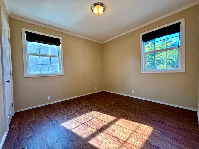 Building Photo - 226 Nigh St