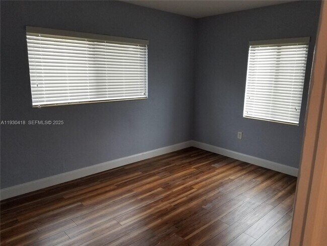 Building Photo - 949 NW 10th St