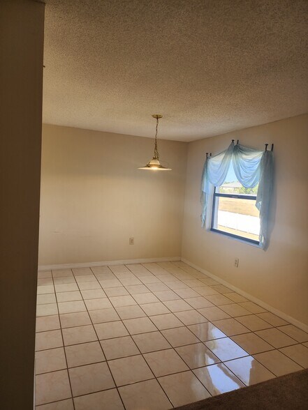 Building Photo - 2495 Twin Dr