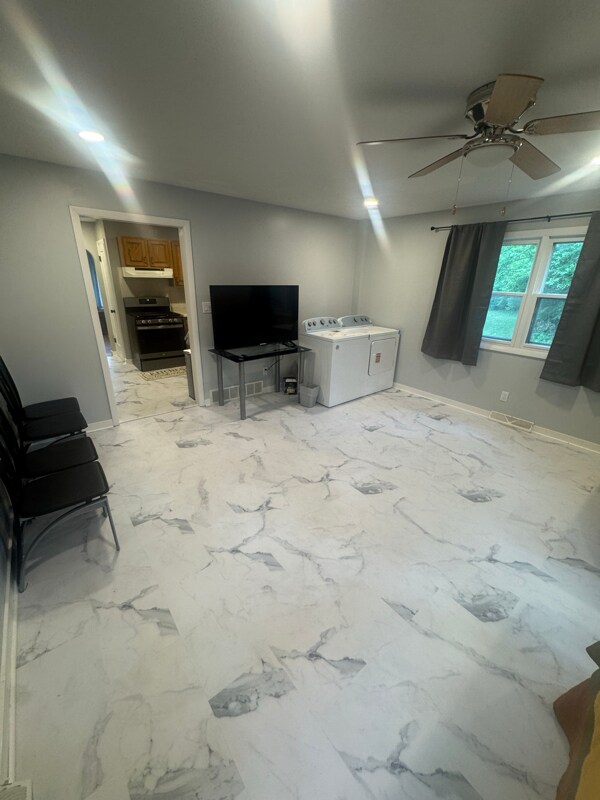 Building Photo - 10436 Gast Rd