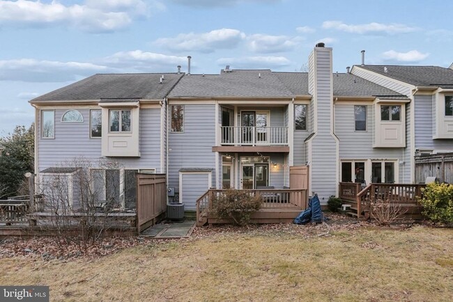 Building Photo - 4043 Lake Glen Rd